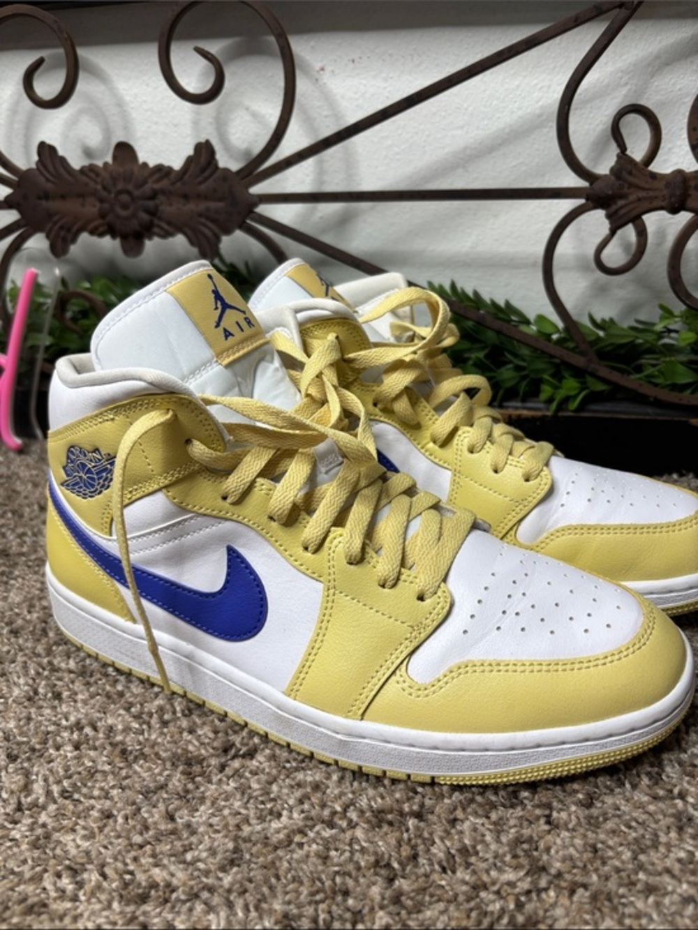 Air Jordan Wmns Air Jordan 1 Mid Lemon Wash BQ6472-701 Size 11 EUC